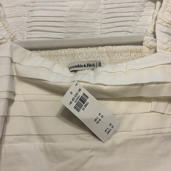 Abercrombie and Fitch puffy sleeve top - Picture 4 of 4